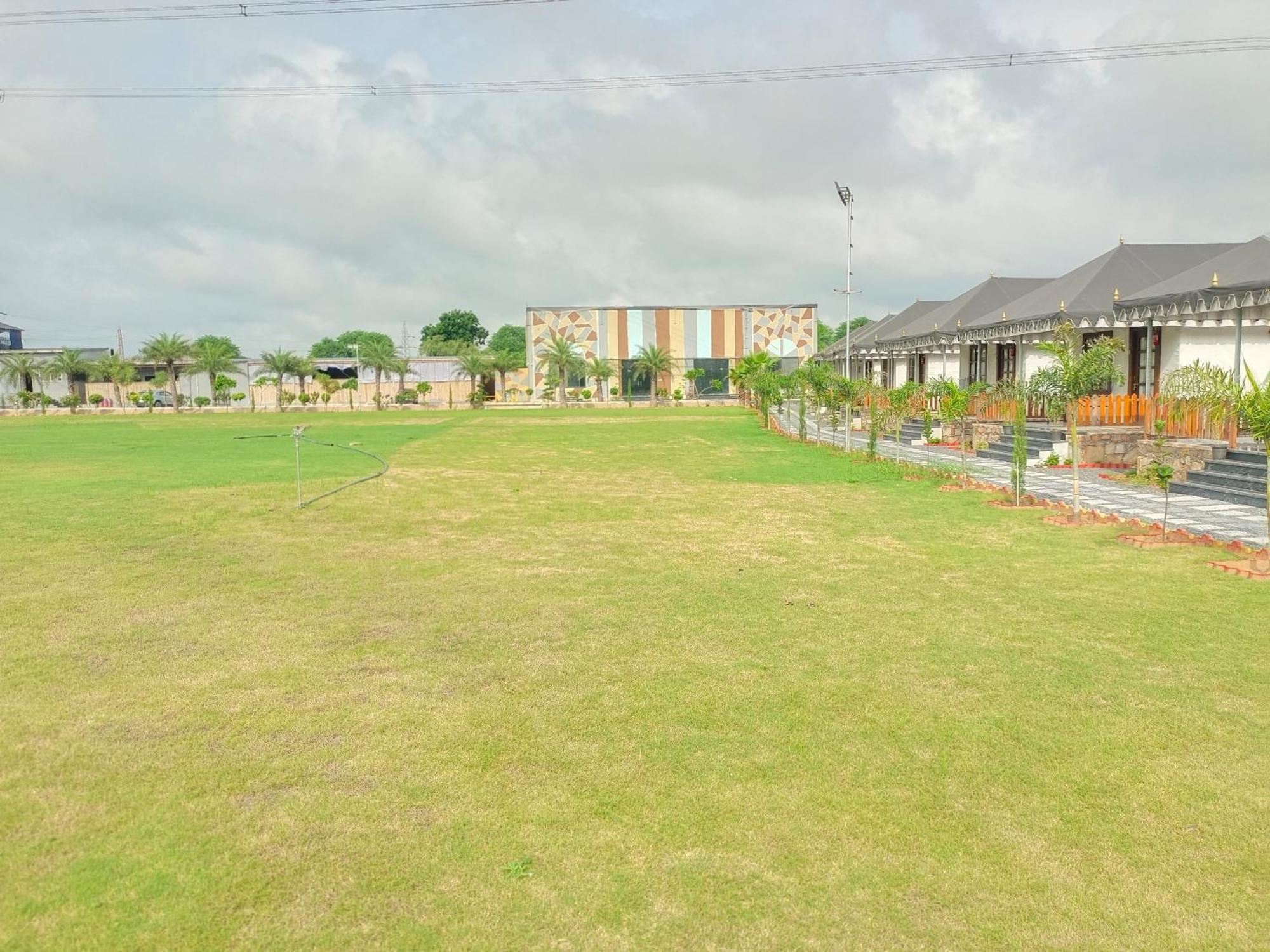 Royal Rajasthan Resort Sikar エクステリア 写真