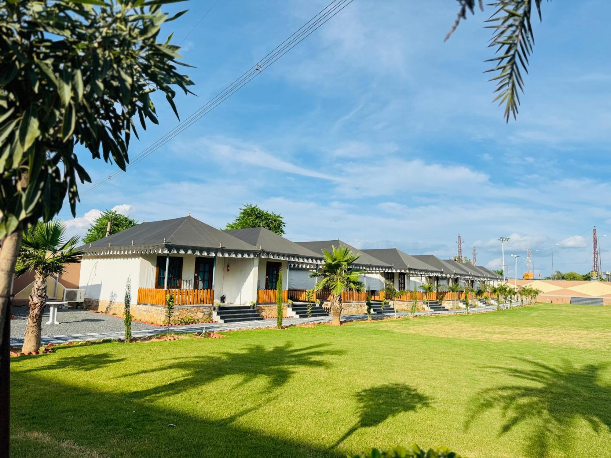 Royal Rajasthan Resort Sikar エクステリア 写真