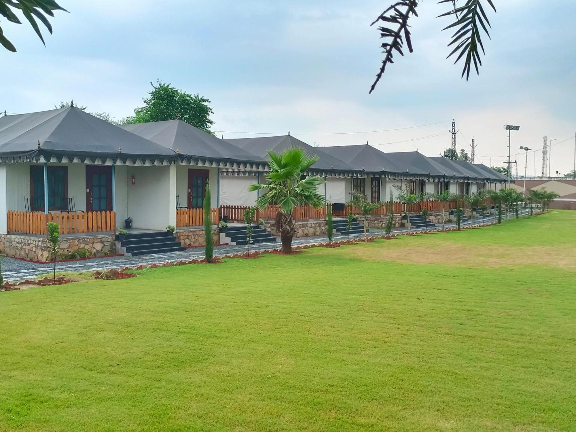 Royal Rajasthan Resort Sikar エクステリア 写真